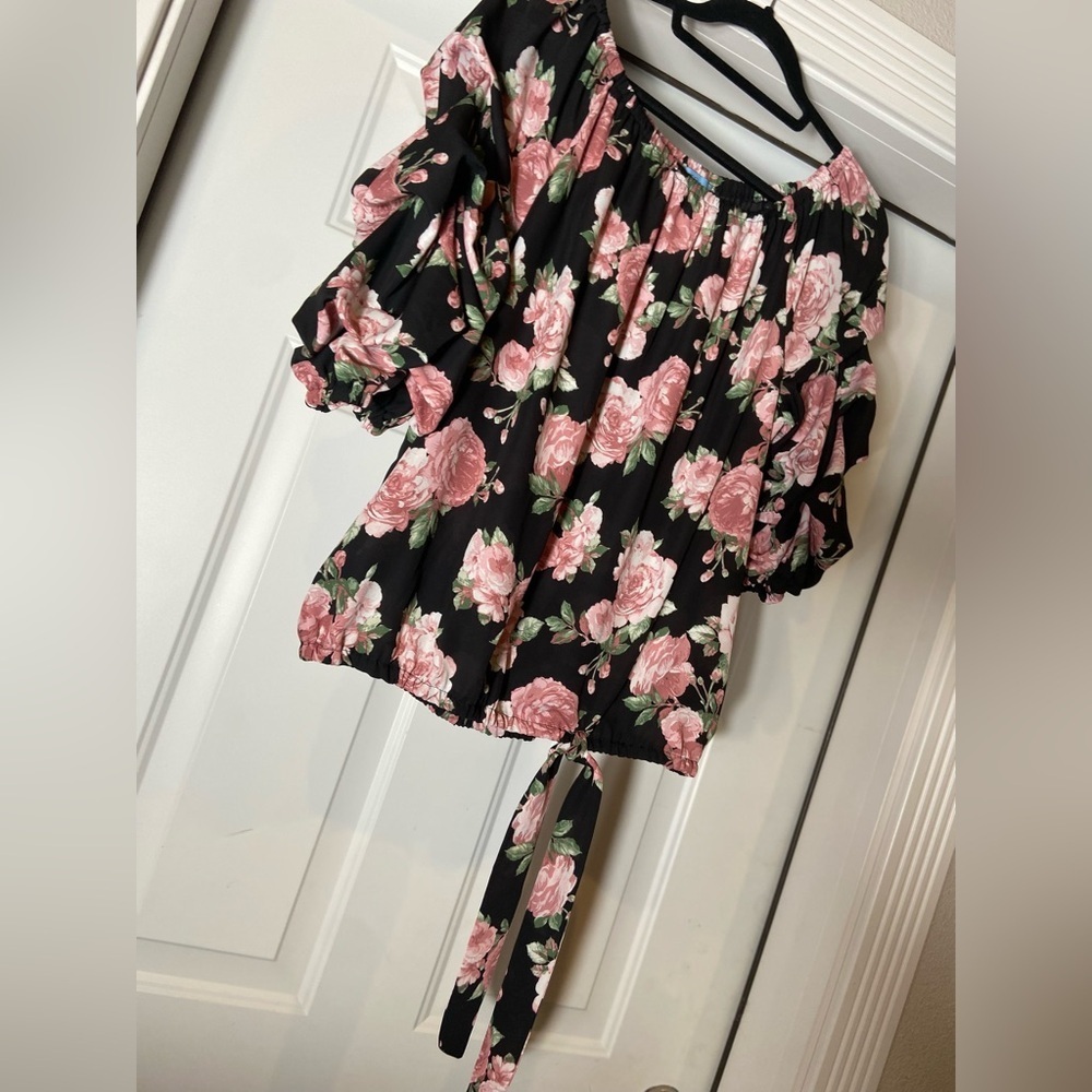 CeCe~Black/Pink RoseFloral~Off Shoulder~Tiered Sleeve~Hemline Tie~Blouse~Size L - Picture 7 of 15